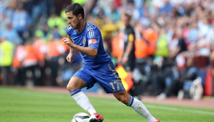 红蓝大战上演戏剧性转折，加纳乔库尼亚替补建功，马奎尔领衔防线力保胜果