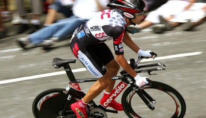 谢尔维戴袖标引领猎鹰逆风翱翔 点球宴客无阻率队夺关键胜利