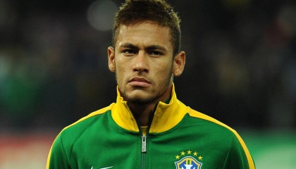 游泳世锦赛惊天一战！23岁新星破世界纪录夺冠，传奇纪录作古