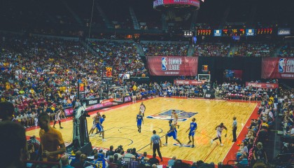 富勒姆主帅香蕉披萨言论引热议，赛前发布会意外掀起美食辩论风暴