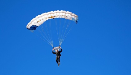 切尔西科巴姆基地突发火情警报引虚惊 全员安全撤离证实系统误报