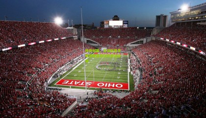 传奇谢幕，足球巨星李明荣耀退役仪式感动全场