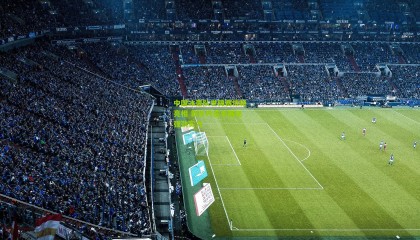 中国冰壶队世锦赛惊艳亮相 新生代选手展现强劲实力