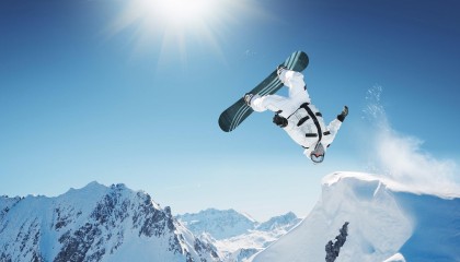 C罗梅开二度助利雅得胜利逆转取胜，刷新职业生涯进球纪录